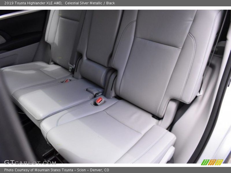 Celestial Silver Metallic / Black 2019 Toyota Highlander XLE AWD