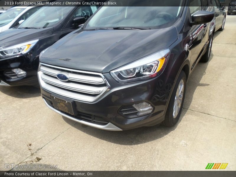 Magnetic / Chromite Gray/Charcoal Black 2019 Ford Escape SEL