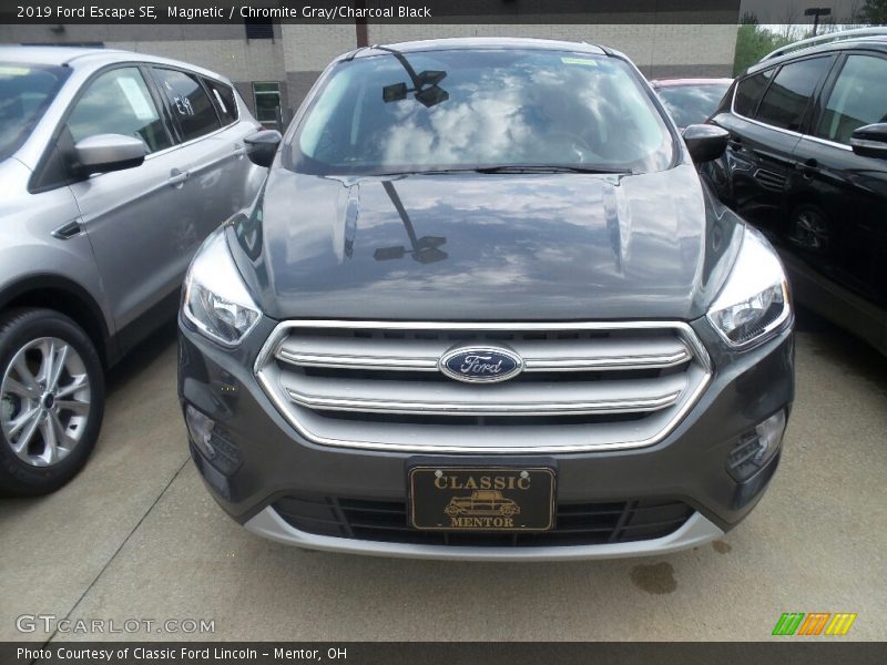 Magnetic / Chromite Gray/Charcoal Black 2019 Ford Escape SE