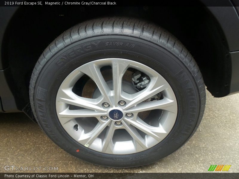 Magnetic / Chromite Gray/Charcoal Black 2019 Ford Escape SE
