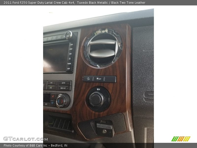Tuxedo Black Metallic / Black Two Tone Leather 2011 Ford F250 Super Duty Lariat Crew Cab 4x4