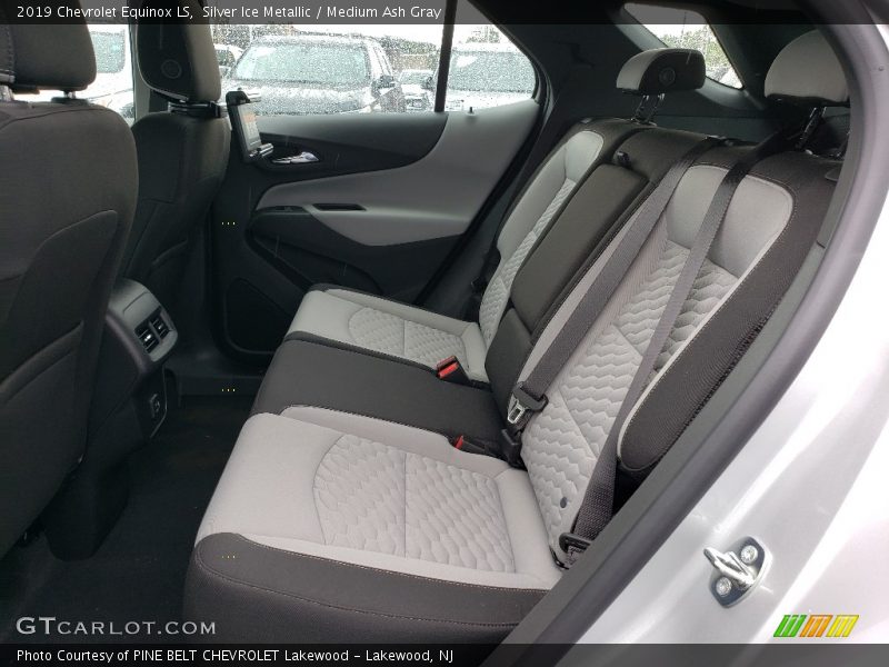 Silver Ice Metallic / Medium Ash Gray 2019 Chevrolet Equinox LS