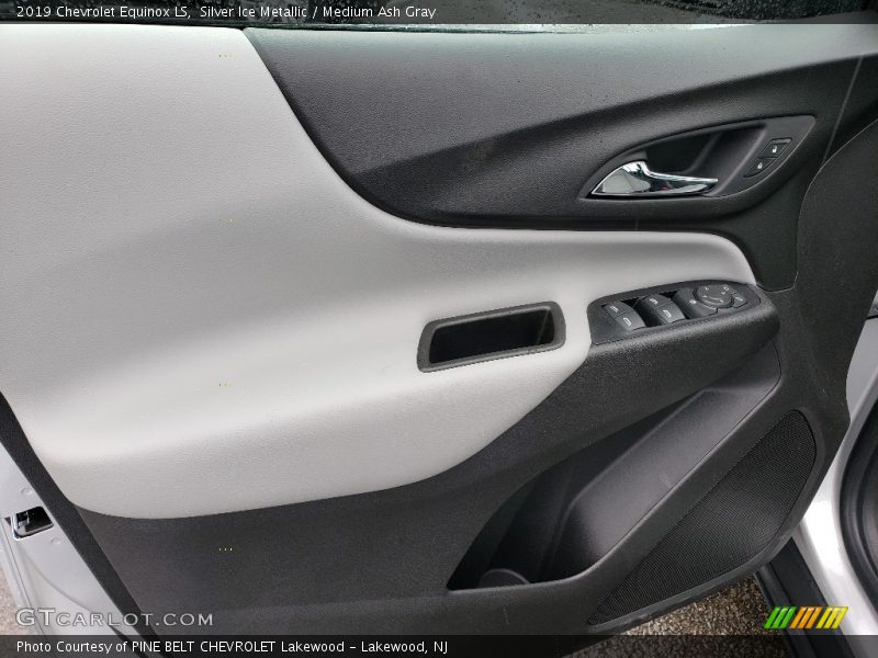 Silver Ice Metallic / Medium Ash Gray 2019 Chevrolet Equinox LS
