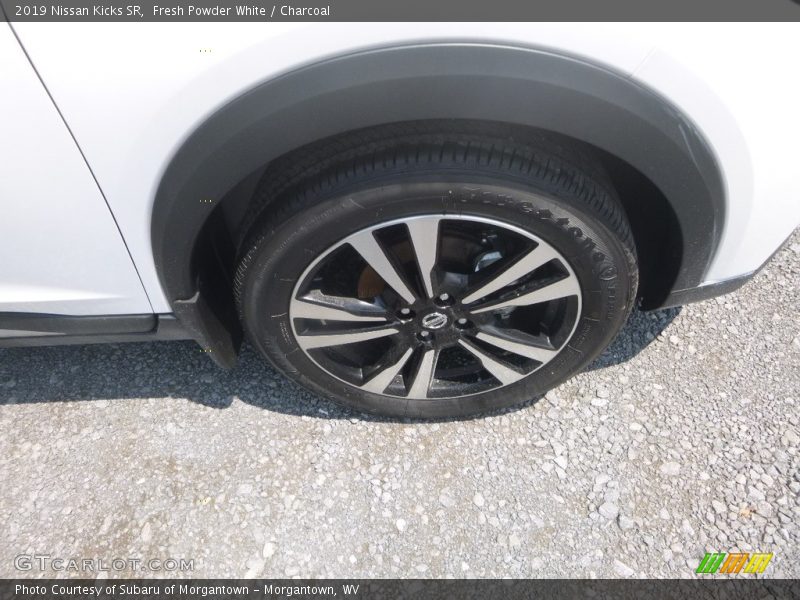 Fresh Powder White / Charcoal 2019 Nissan Kicks SR
