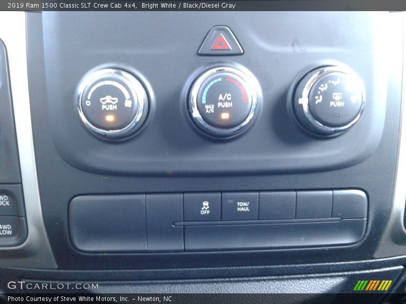 Bright White / Black/Diesel Gray 2019 Ram 1500 Classic SLT Crew Cab 4x4