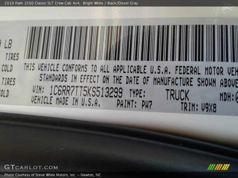 Bright White / Black/Diesel Gray 2019 Ram 1500 Classic SLT Crew Cab 4x4