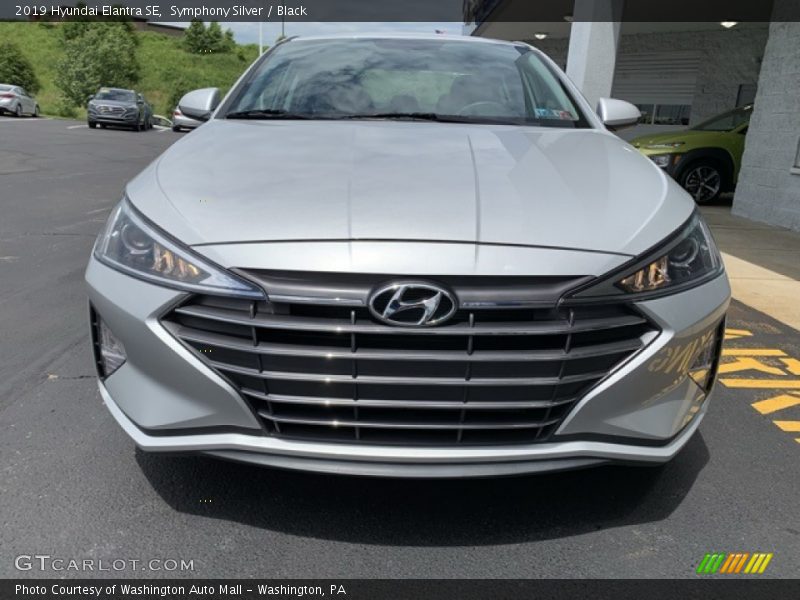 Symphony Silver / Black 2019 Hyundai Elantra SE