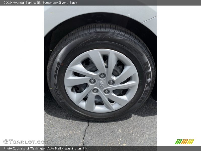 Symphony Silver / Black 2019 Hyundai Elantra SE