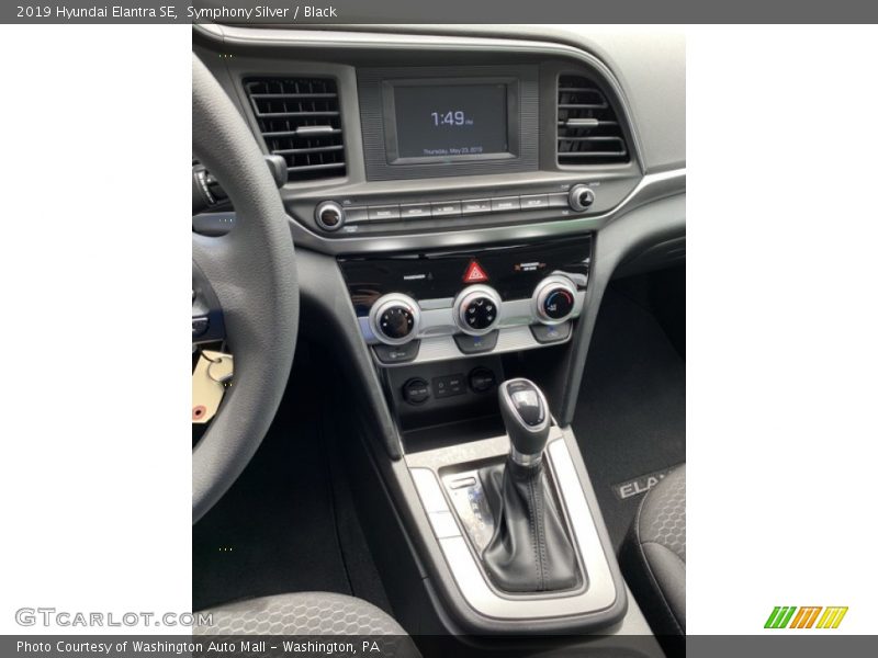 Symphony Silver / Black 2019 Hyundai Elantra SE