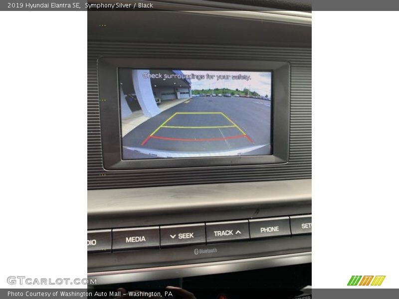Symphony Silver / Black 2019 Hyundai Elantra SE