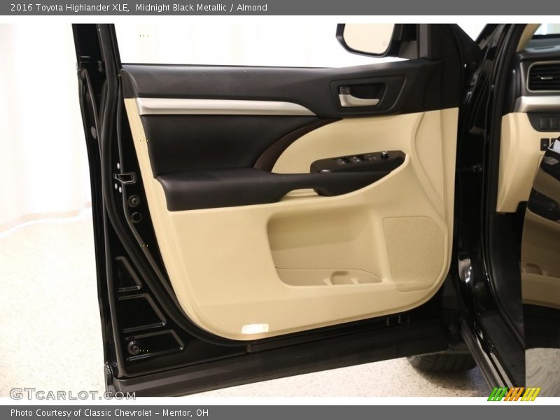 Midnight Black Metallic / Almond 2016 Toyota Highlander XLE