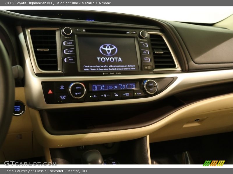 Midnight Black Metallic / Almond 2016 Toyota Highlander XLE