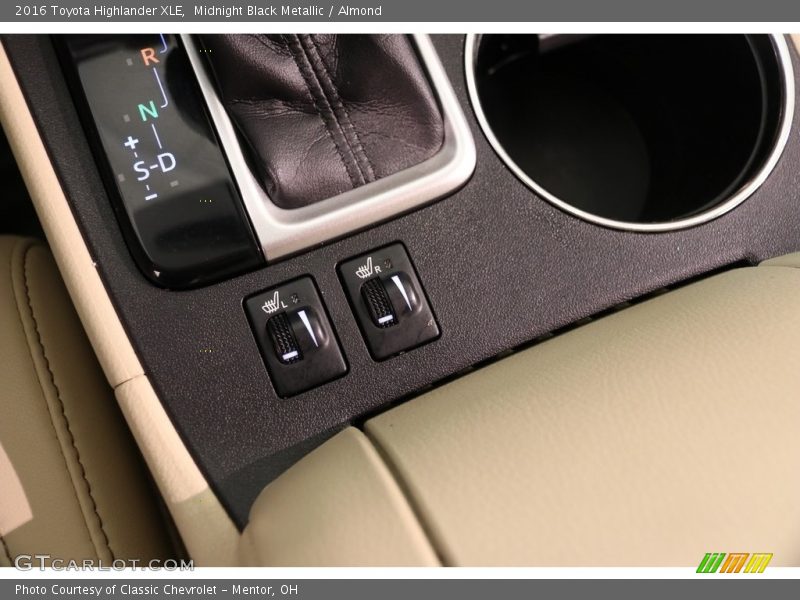 Midnight Black Metallic / Almond 2016 Toyota Highlander XLE