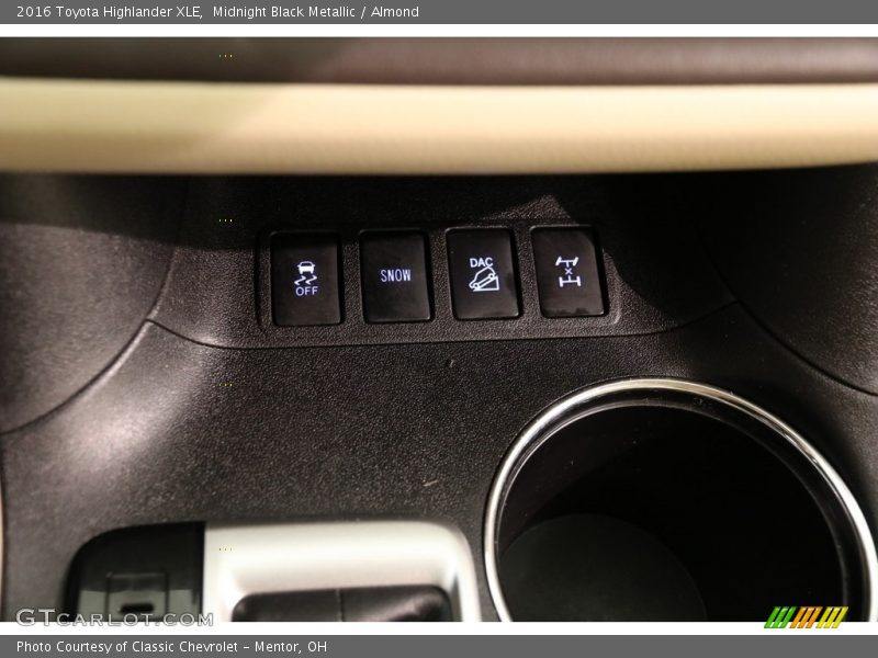 Midnight Black Metallic / Almond 2016 Toyota Highlander XLE
