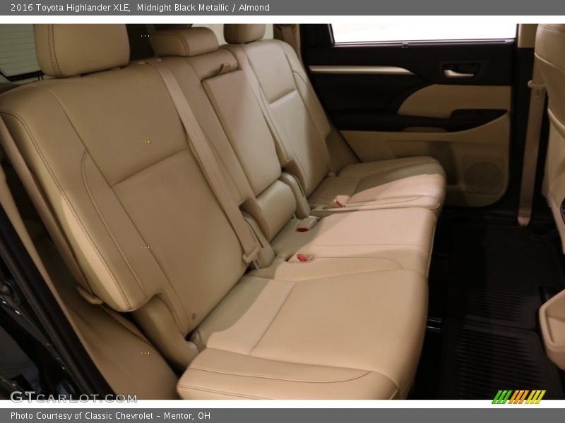Midnight Black Metallic / Almond 2016 Toyota Highlander XLE