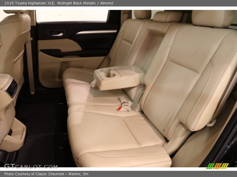 Midnight Black Metallic / Almond 2016 Toyota Highlander XLE
