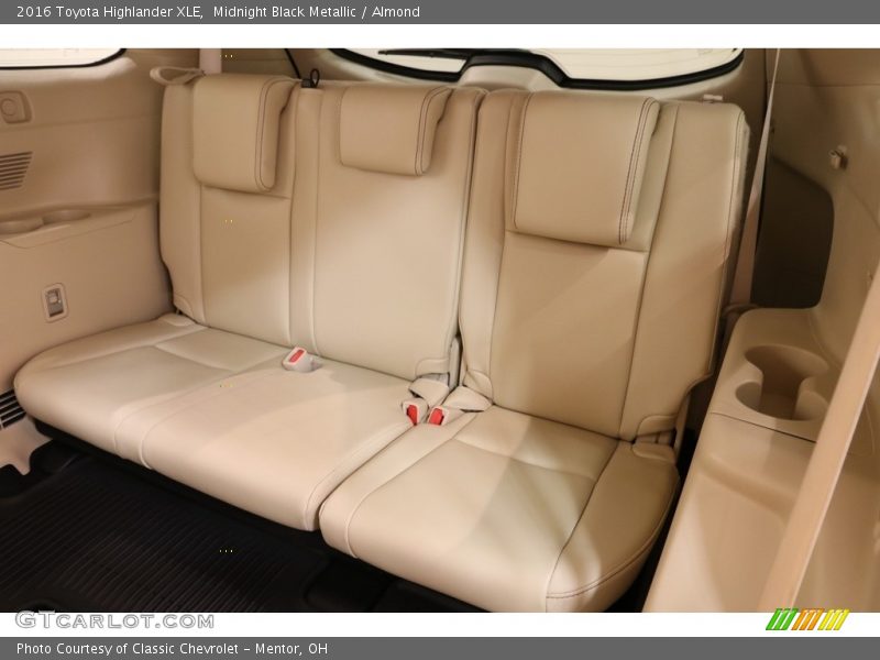 Midnight Black Metallic / Almond 2016 Toyota Highlander XLE