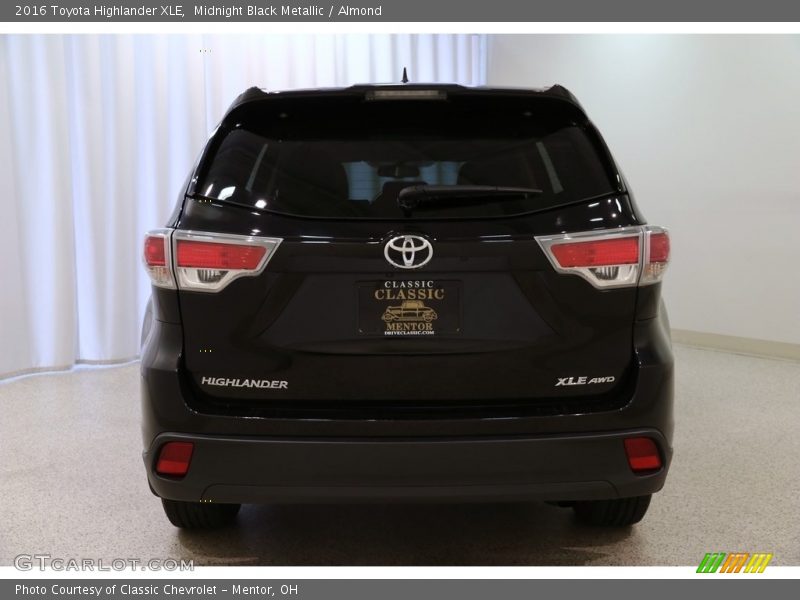 Midnight Black Metallic / Almond 2016 Toyota Highlander XLE