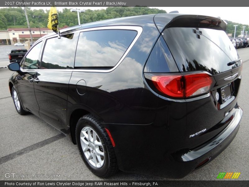 Brilliant Black Crystal Pearl / Black/Alloy 2017 Chrysler Pacifica LX