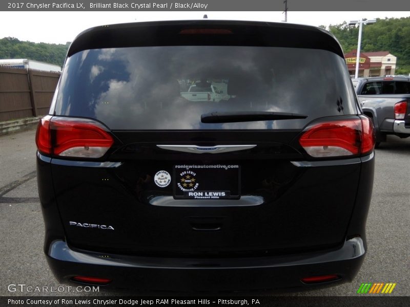 Brilliant Black Crystal Pearl / Black/Alloy 2017 Chrysler Pacifica LX