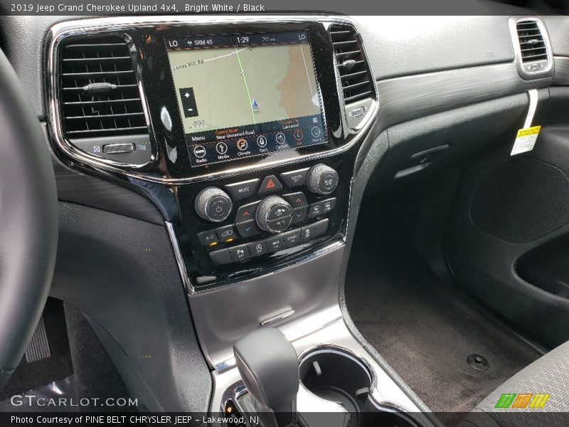 Bright White / Black 2019 Jeep Grand Cherokee Upland 4x4