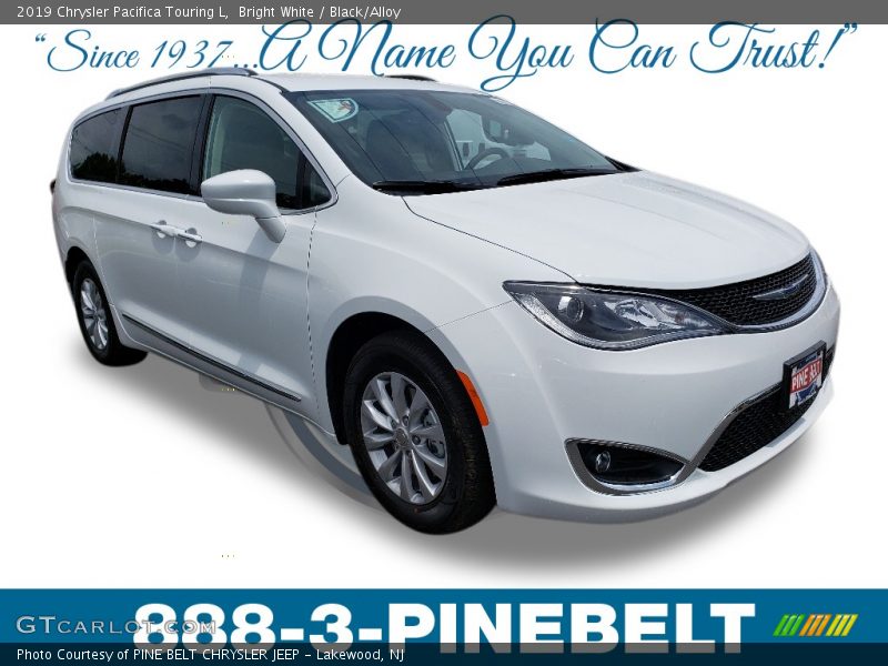 Bright White / Black/Alloy 2019 Chrysler Pacifica Touring L