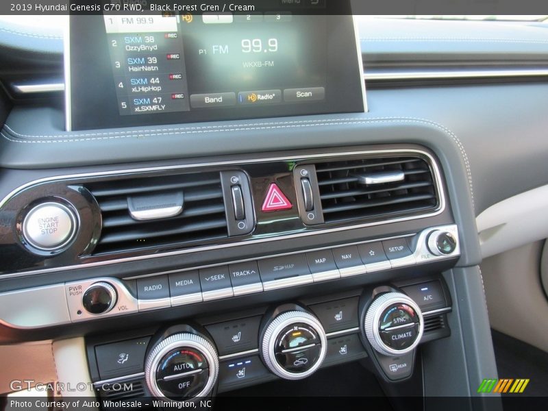 Controls of 2019 Genesis G70 RWD