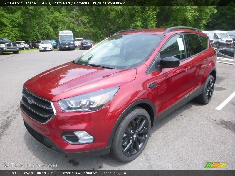Ruby Red / Chromite Gray/Charcoal Black 2019 Ford Escape SE 4WD