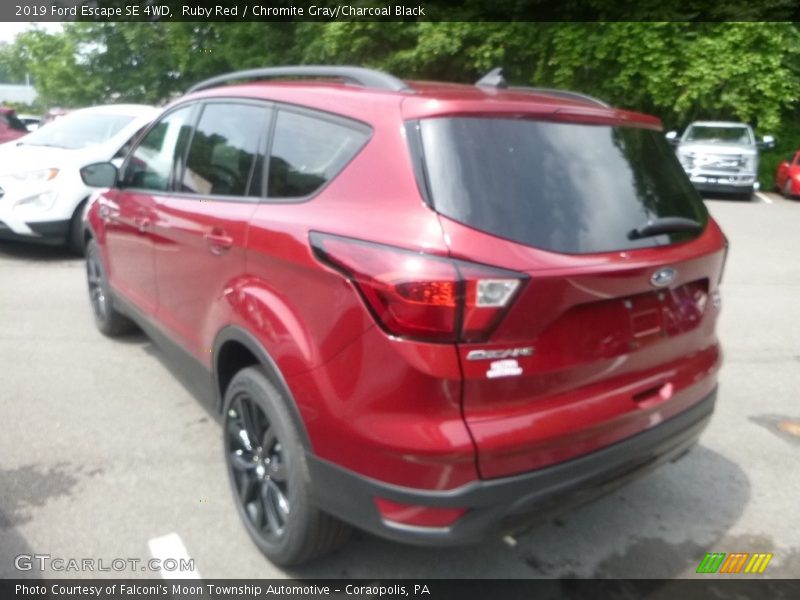 Ruby Red / Chromite Gray/Charcoal Black 2019 Ford Escape SE 4WD
