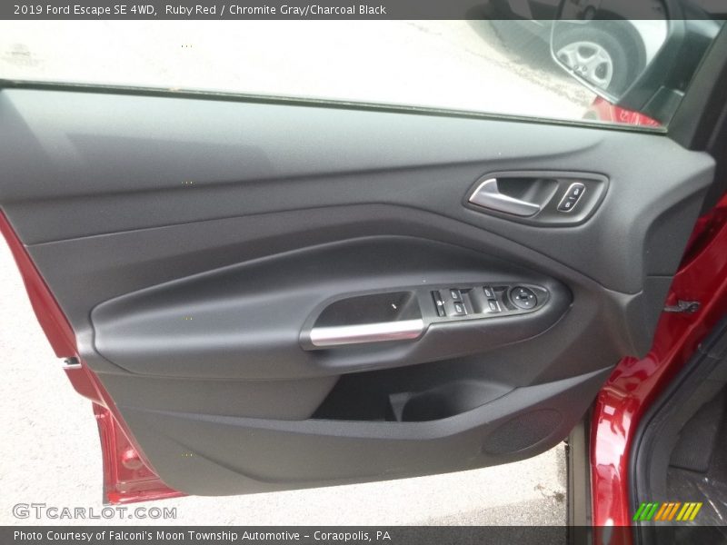 Ruby Red / Chromite Gray/Charcoal Black 2019 Ford Escape SE 4WD