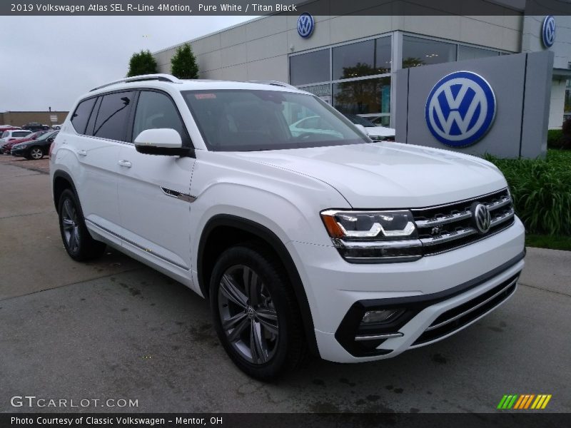 Front 3/4 View of 2019 Atlas SEL R-Line 4Motion