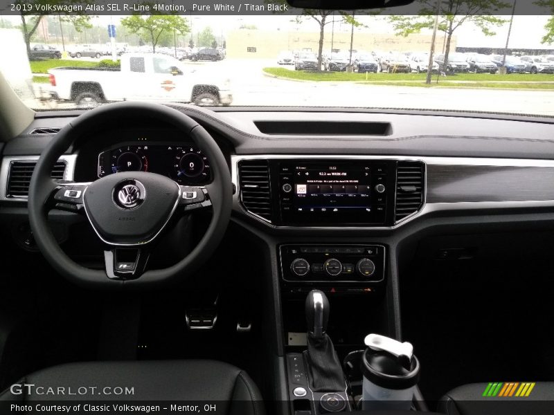 Dashboard of 2019 Atlas SEL R-Line 4Motion