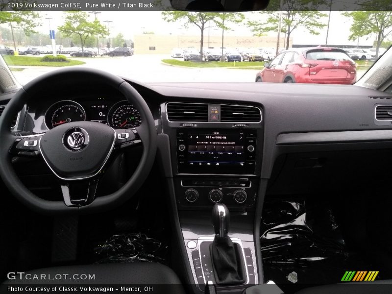 Dashboard of 2019 Golf SE