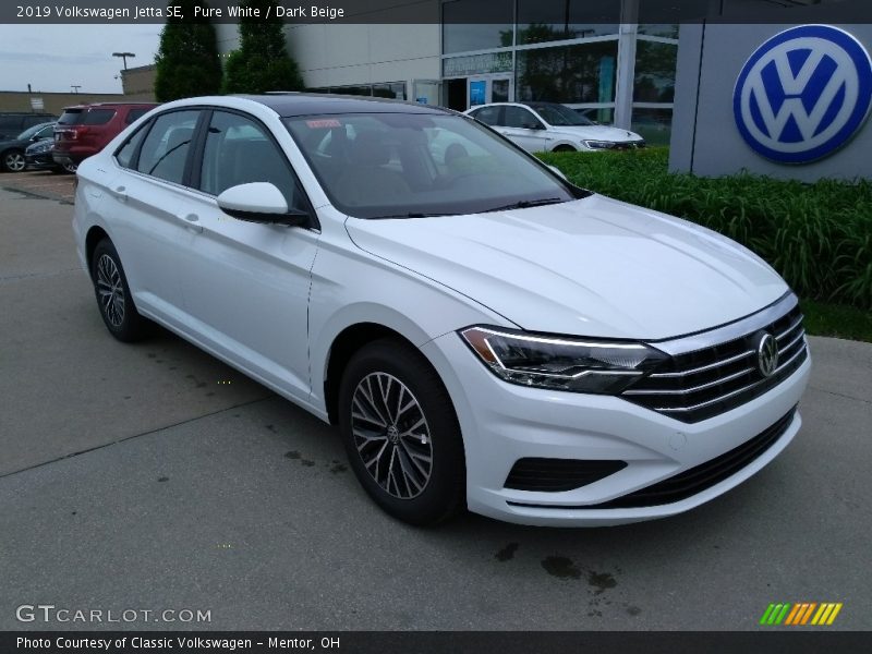 Pure White / Dark Beige 2019 Volkswagen Jetta SE