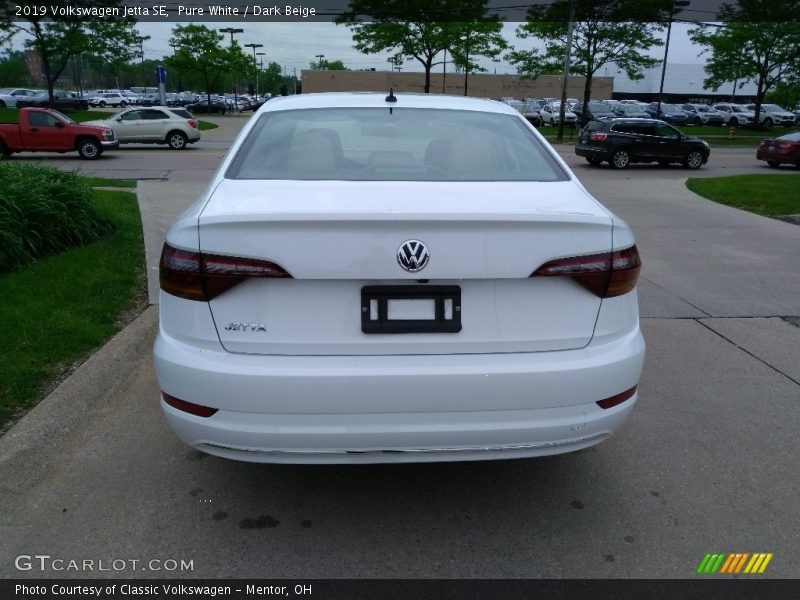 Pure White / Dark Beige 2019 Volkswagen Jetta SE