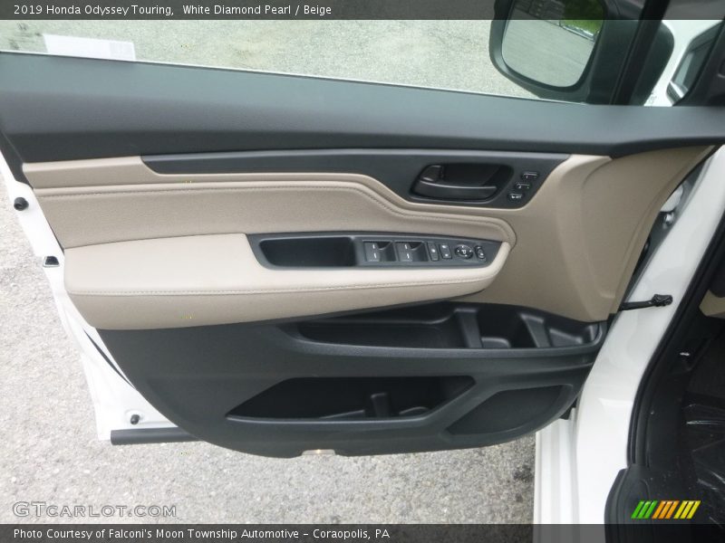White Diamond Pearl / Beige 2019 Honda Odyssey Touring