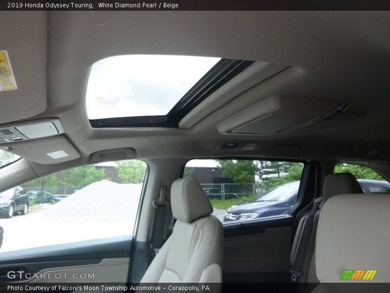 White Diamond Pearl / Beige 2019 Honda Odyssey Touring