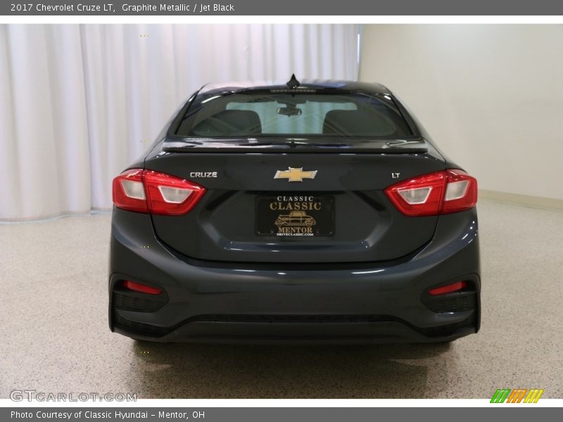 Graphite Metallic / Jet Black 2017 Chevrolet Cruze LT