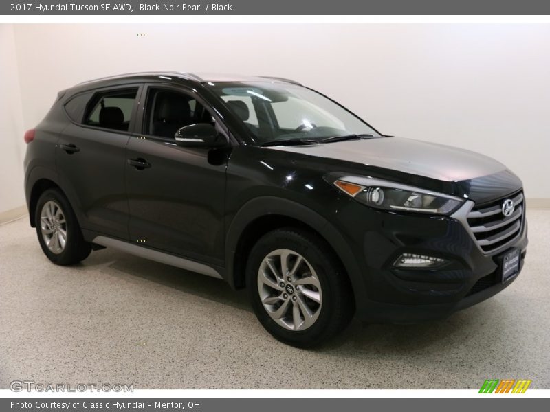 Black Noir Pearl / Black 2017 Hyundai Tucson SE AWD