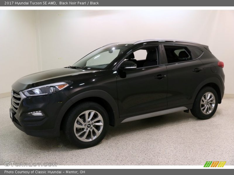 Black Noir Pearl / Black 2017 Hyundai Tucson SE AWD