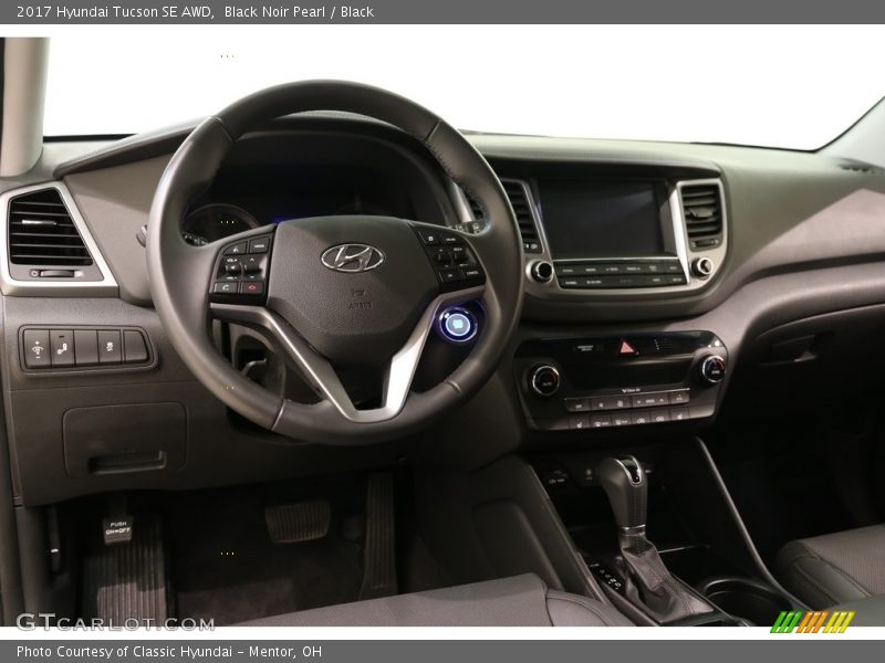 Black Noir Pearl / Black 2017 Hyundai Tucson SE AWD
