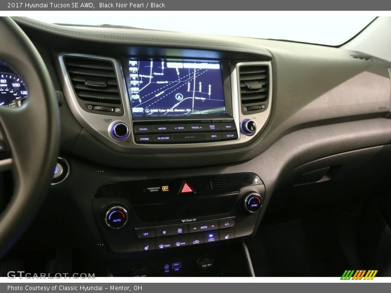 Black Noir Pearl / Black 2017 Hyundai Tucson SE AWD