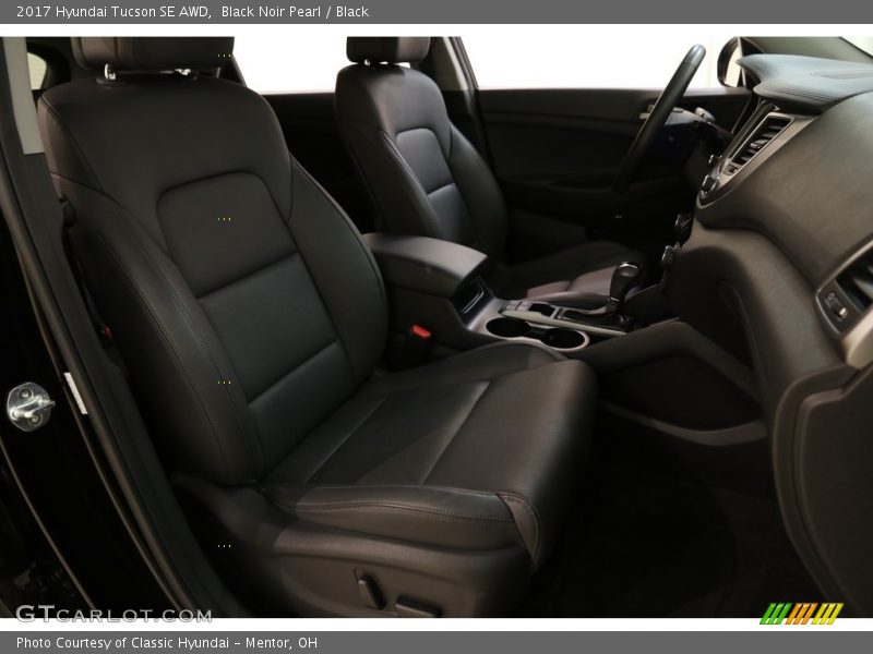 Black Noir Pearl / Black 2017 Hyundai Tucson SE AWD