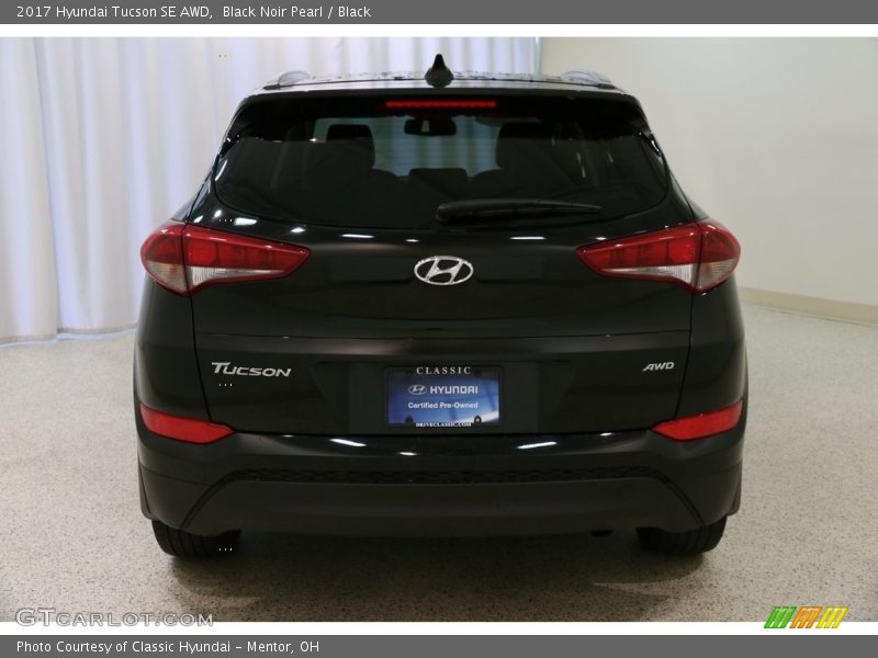 Black Noir Pearl / Black 2017 Hyundai Tucson SE AWD