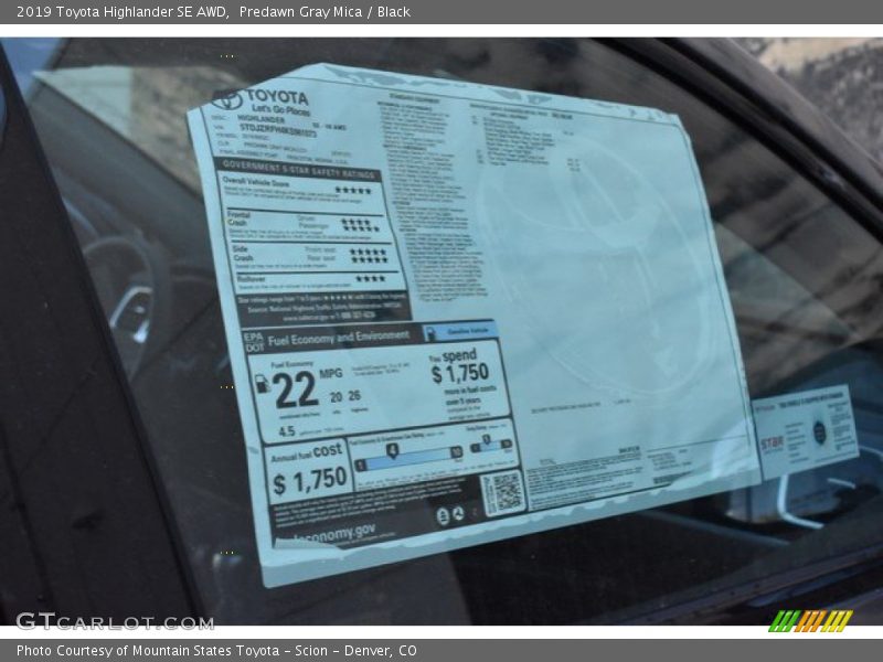 Predawn Gray Mica / Black 2019 Toyota Highlander SE AWD