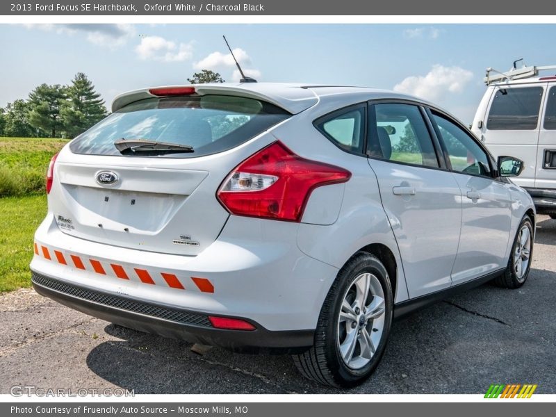 Oxford White / Charcoal Black 2013 Ford Focus SE Hatchback