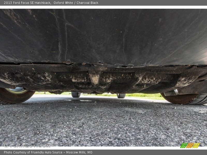 Oxford White / Charcoal Black 2013 Ford Focus SE Hatchback