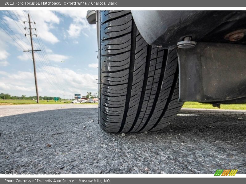 Oxford White / Charcoal Black 2013 Ford Focus SE Hatchback