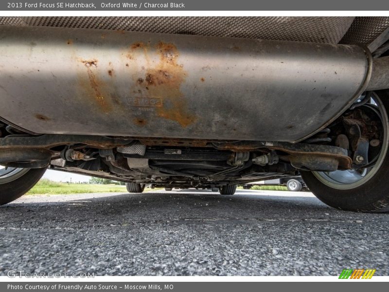 Oxford White / Charcoal Black 2013 Ford Focus SE Hatchback