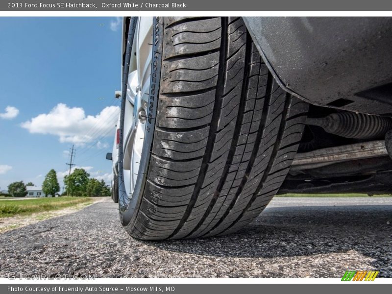 Oxford White / Charcoal Black 2013 Ford Focus SE Hatchback